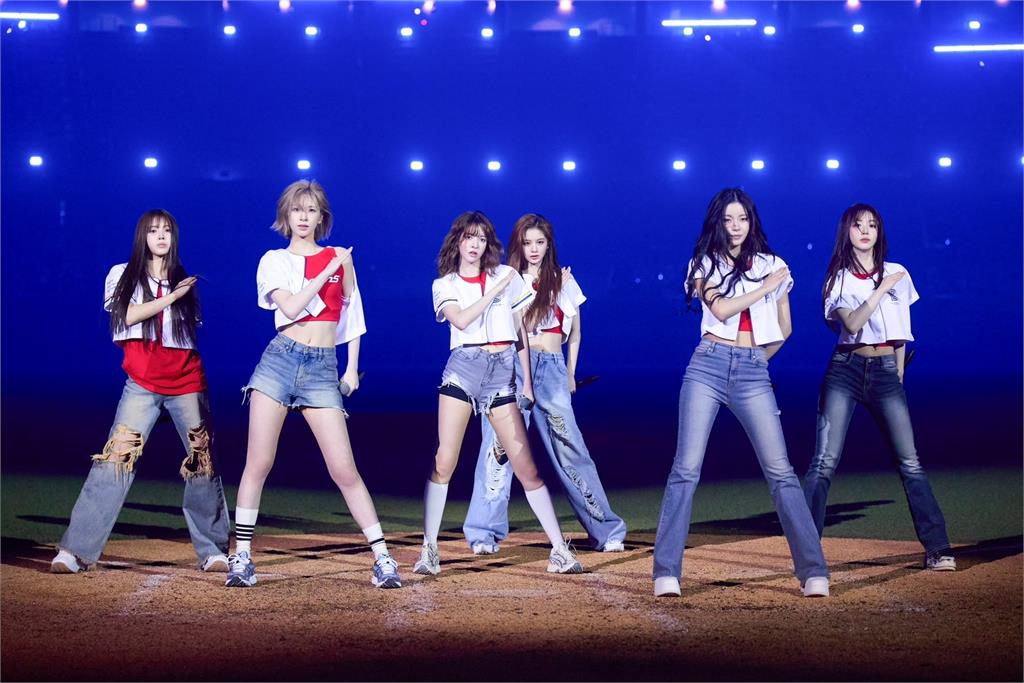 中職(影)/千萬流量神曲登台!韓國女團NMIXX站台味全、首度攻蛋表演精華曝