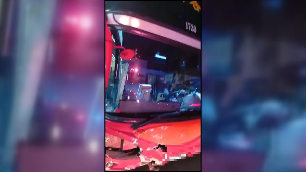 新竹小客車.遊覽車擦撞！轎車"180度翻轉"衝進超商