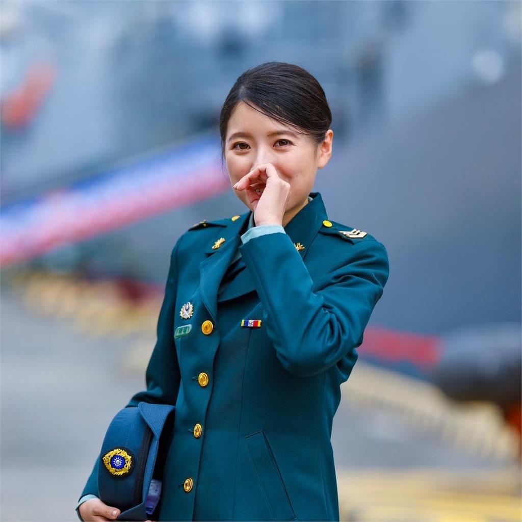 多圖／國軍「最正政戰士」IG私照外流中國！本尊「附8字水印」網讚：超猛