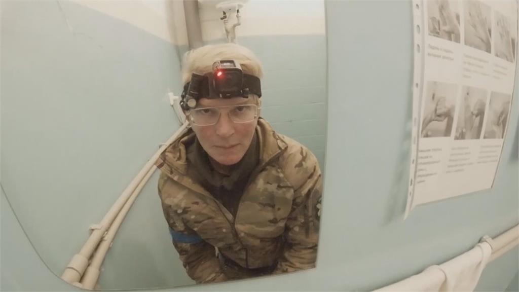 256G畫面流出！烏克蘭女軍醫拍馬立波慘況　「把記憶卡轉交記者」遭俘虜
