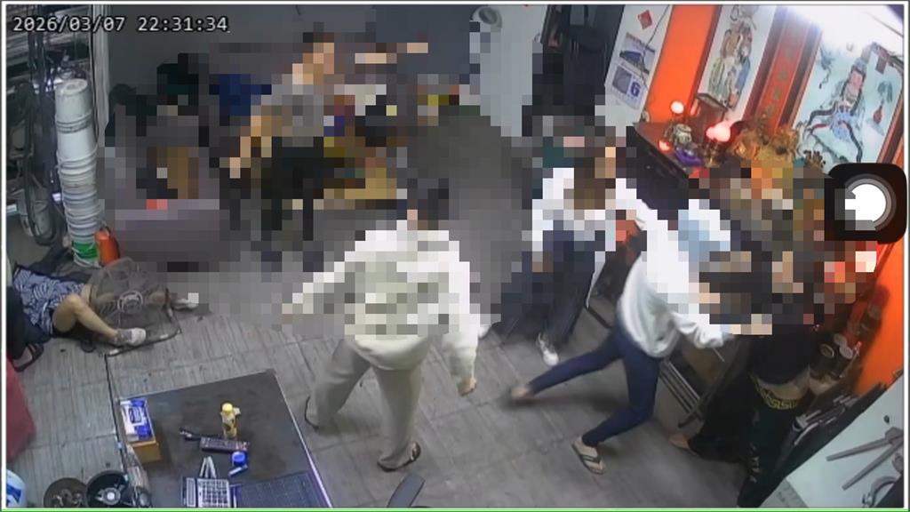 助陣討債變內鬨！不滿女友被推擠　豬隊友竟「倒戈」持刀捅友