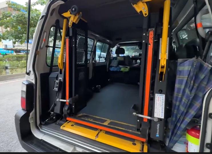 台中復康巴士司機腦瘤暈眩自撞　需賠40萬修車費　社會局：會協助司機