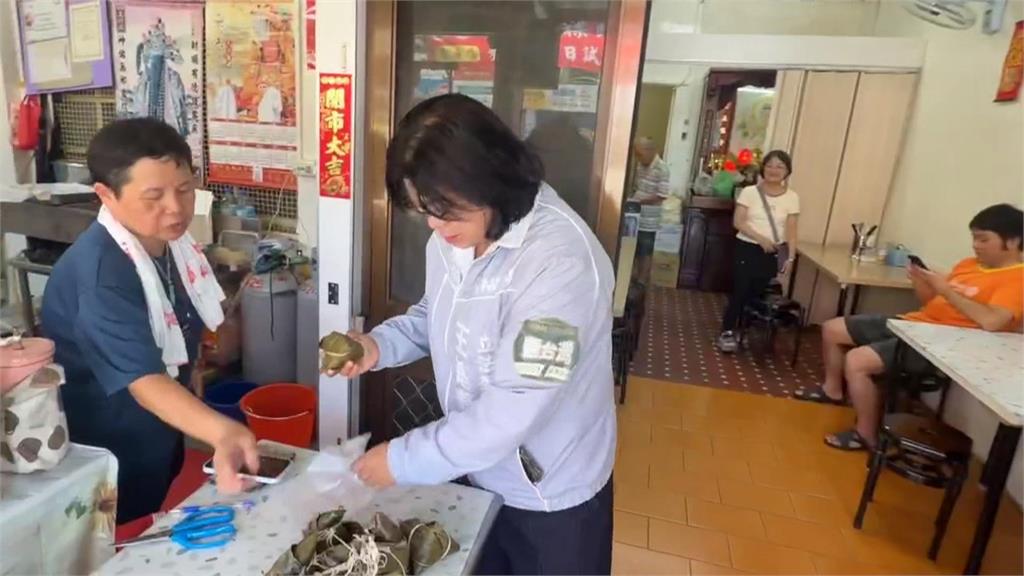 王美惠當一日店長賣肉粽　盧秀燕南下拉抬張啓楷選情