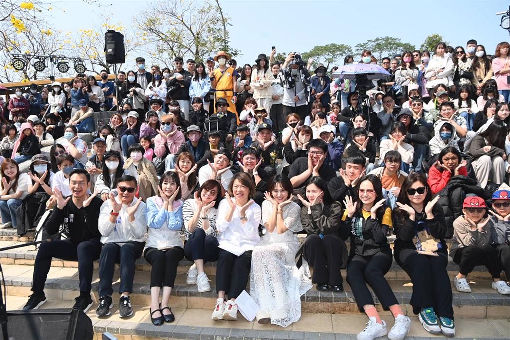 「潮風鈴•野餐音樂市集」浪漫登場吸引滿滿人潮 黃敏惠市長邀您在璀璨花海中感受春天