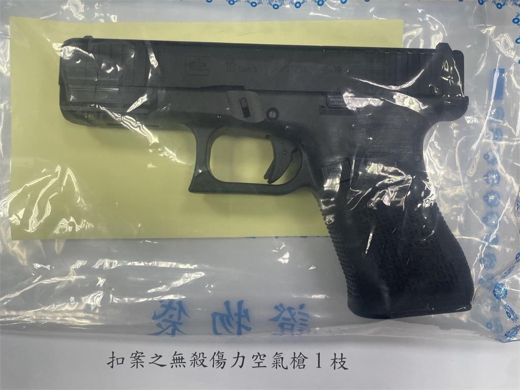 信義區驚魂！男持空氣槍當街揮舞　遭逮後辯稱「拍照用」
