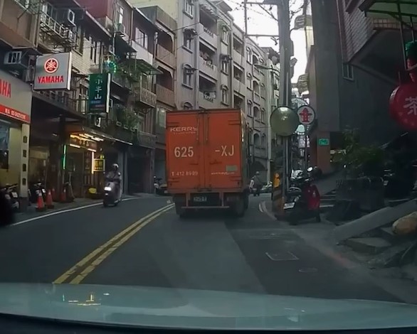 基隆道路普遍狹窄 一輛車「臨停」就進退兩難惹民怨