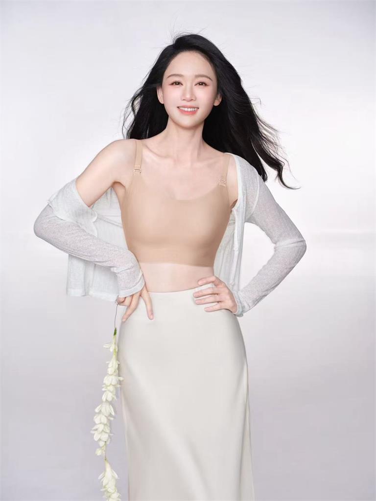 陳喬恩罕見「正面解放Bra」！她堅持2原則「Hold這」事業線全破防