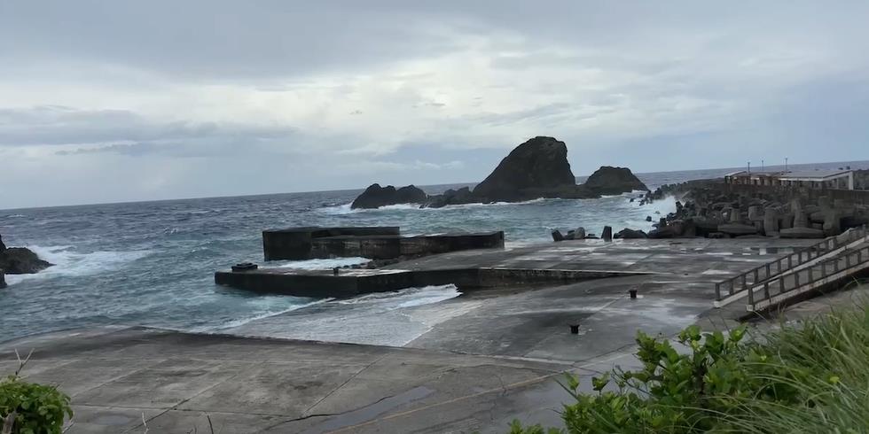 快新聞/凱米轉強颱! 蘭嶼路上只剩羊群在散步