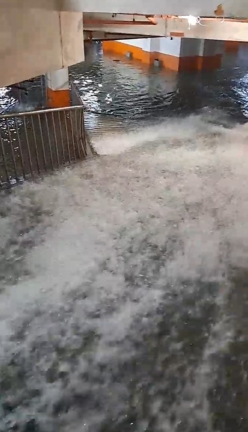 雨炸宜蘭！羅東社區地下停車場淹水、變電箱爆炸　五結、羅東及蘇澳共7千多戶停電