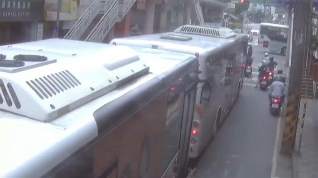 汐止公車撞公車! 疑未保持安全距離釀交通癱瘓