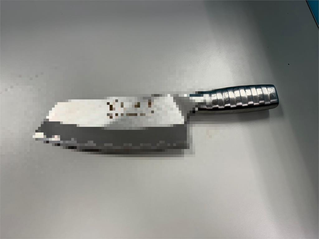 快新聞／預支工程款不成竟買刀追砍釀2傷　新莊警趕抵現場壓制逮人