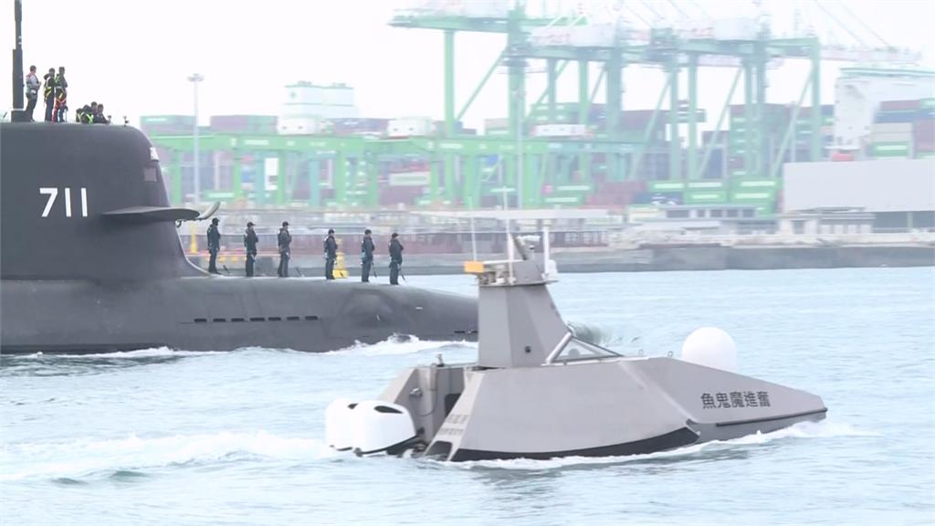 海鯤號三度「潛航測試」　反覆50至100公尺水深驗證