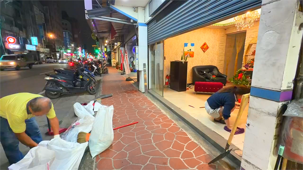 最新／砰砰！桃園五條通男拒檢猛撞　警開26槍逮人「搜出2把鎮暴槍」