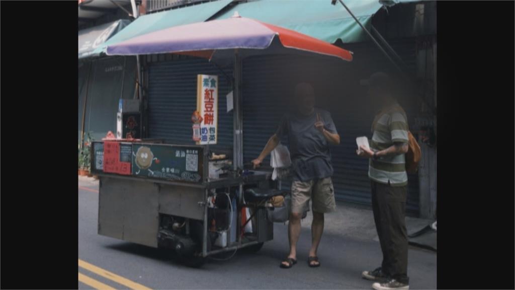「凌風50」插把大陽傘!　街頭巧遇改裝拉風紅豆餅餐車