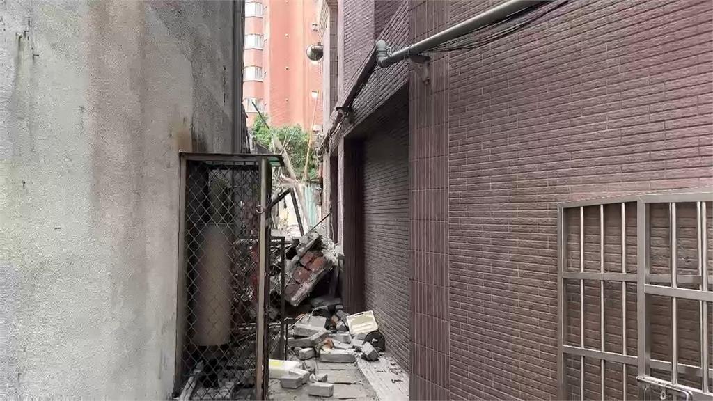 天降碎石雨「砸進大樓車道」 板橋工地拆房「三度出包」遭勒令停工