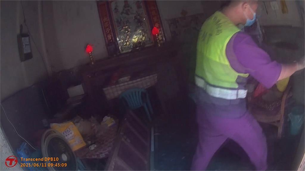 久未外出！　94歲獨居老翁逾百公斤　低血糖陷昏迷　警消破門救人
