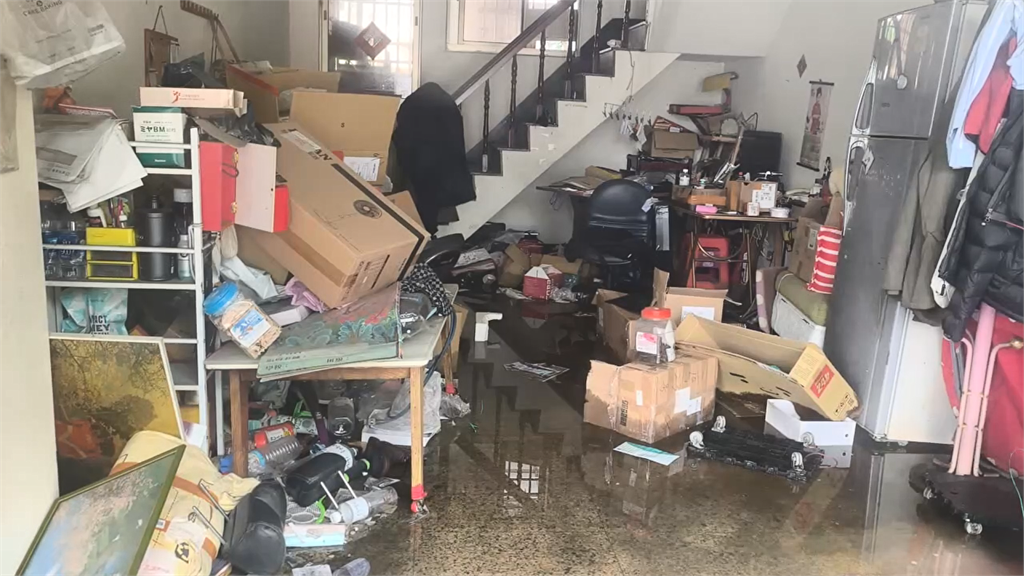 快新聞/電線上有松鼠!高雄變電箱突爆炸釀火災 附近居民揪兇手「是牠」