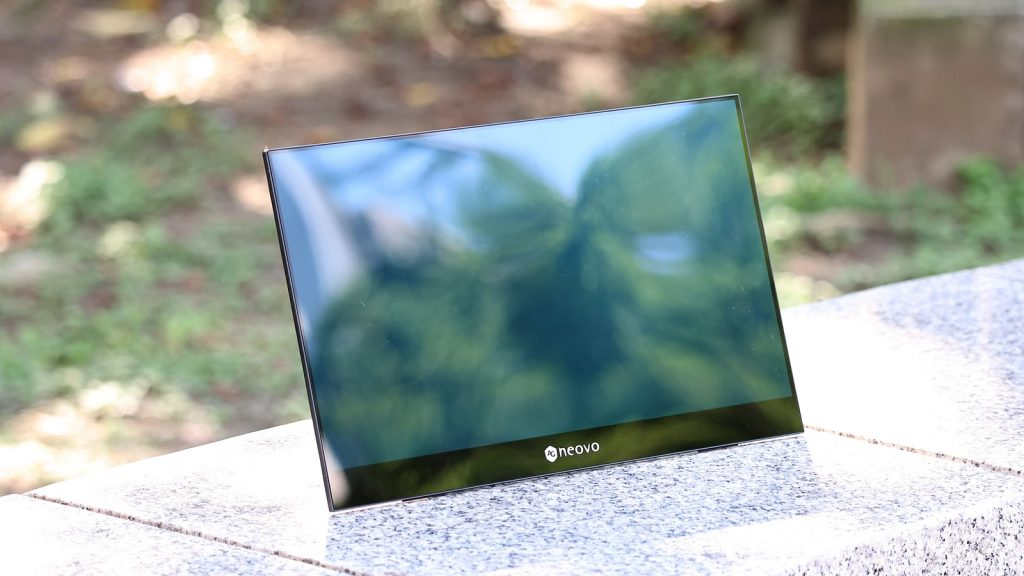 4K OLED 攜帶型螢幕 AG Neovo N1651 高解析度與廣色域兼具