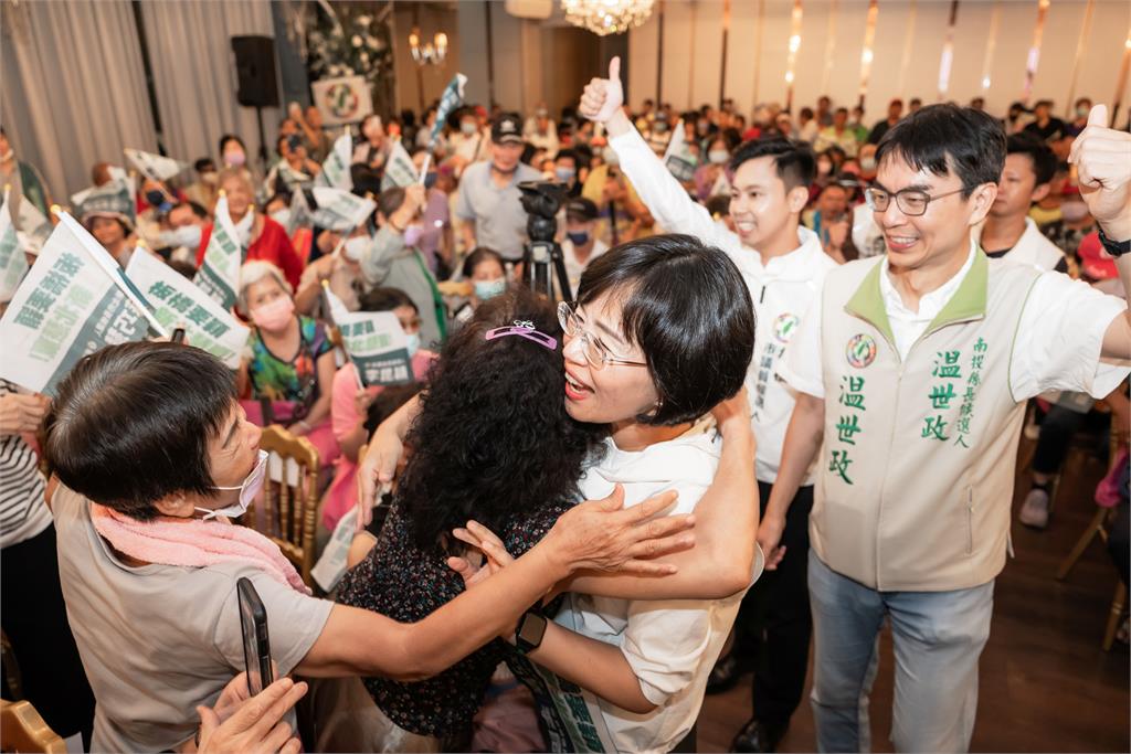 快新聞/鄉親喊「一定凍蒜」!蘇巧慧板橋座談會氣勢如虹 這大咖還專程力挺