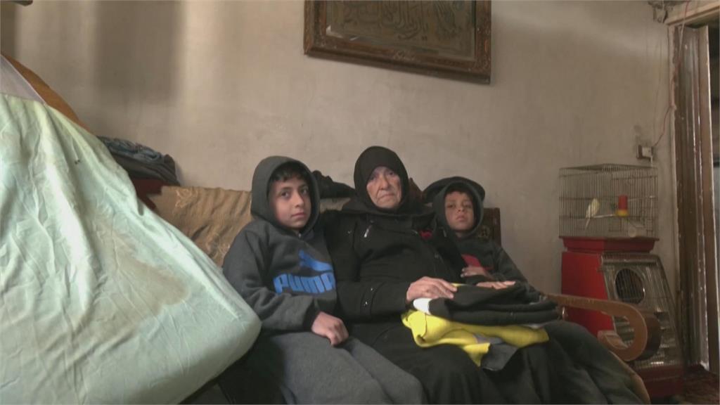 強震後住45年的家只剩骨架　敘利亞老婦望著房子哭泣...