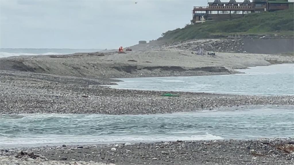 花蓮三位民眾捕鰻苗遭浪捲走 一死亡、一人失蹤