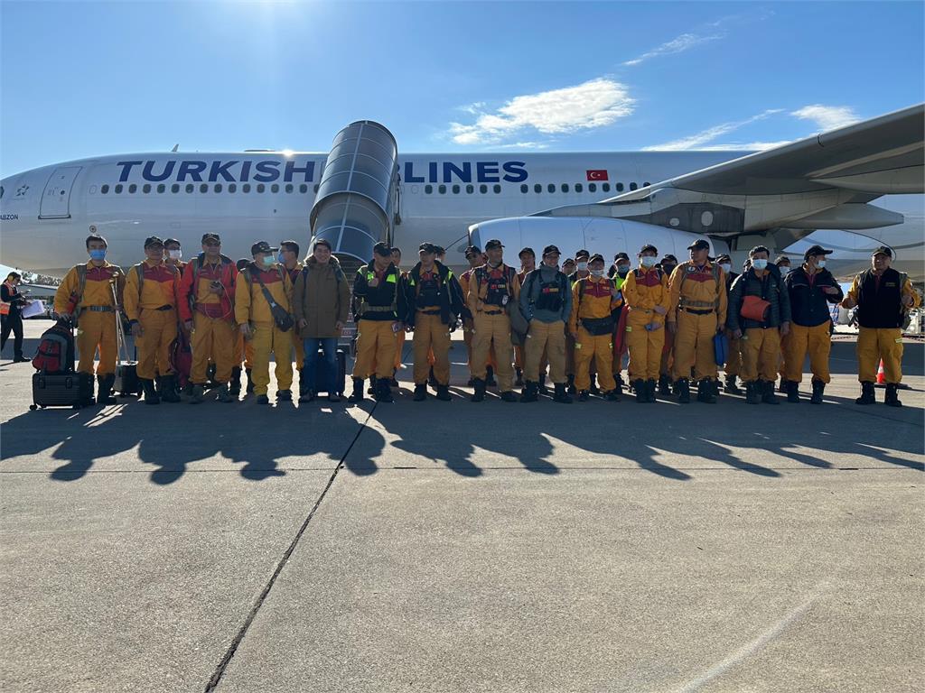 快新聞／「台灣英雄」到了！　首批搜救隊飛抵土耳其災區