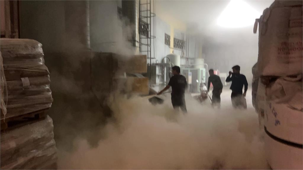 火警頻傳!國道一號「火燒車」駕駛跳車逃生 花壇鄉食品工廠起火、無人傷亡