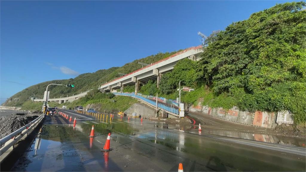 最美火車站多良站　馬路變河道、土石垃圾堆積