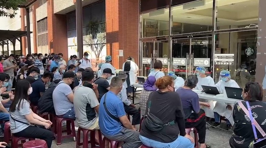 單日確診首破萬!陳建仁曝「與病毒共存」時間點:未來45天是關鍵