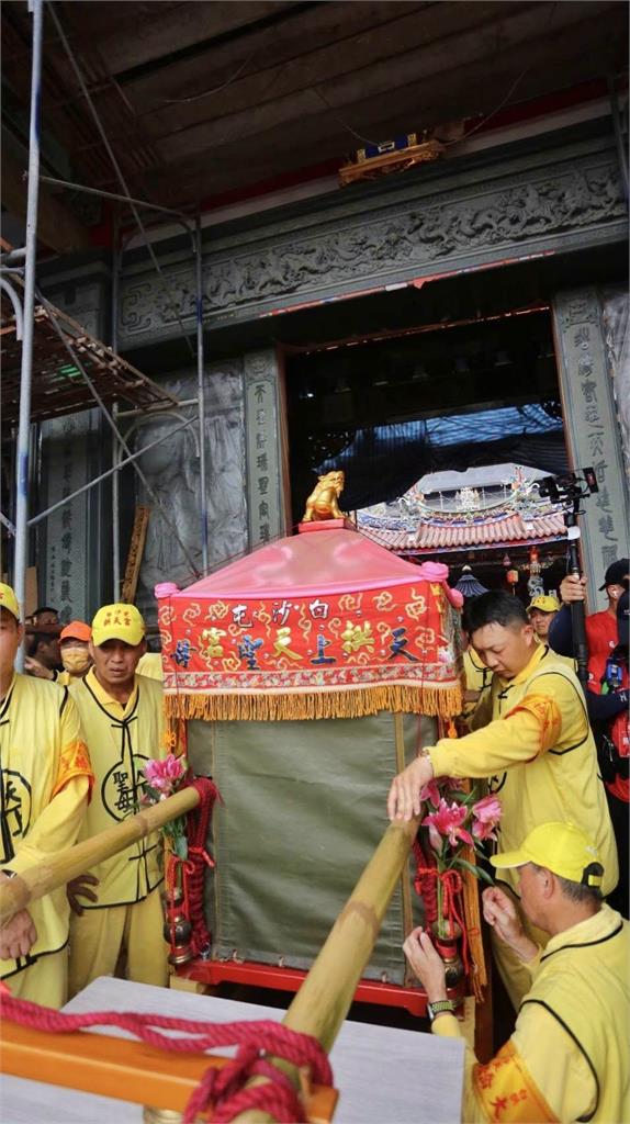 「粉紅超跑」停駕台中浩天宮　大庄媽、北港媽百年首度攜手　4/25起駕接力登場