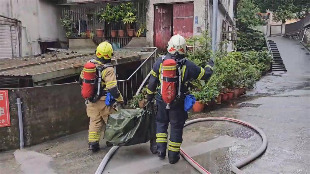 基隆民宅大火男子為救火不幸身亡　黑煙狂竄畫面曝