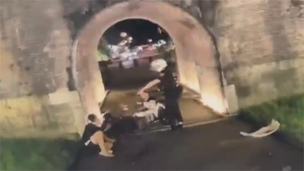 古蹟"南門"自撞意外　17歲少年載人騎電動二輪車失控掛彩送醫