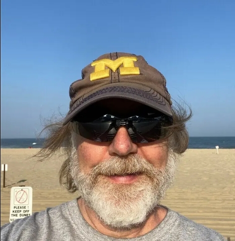 退休小學老師扮「聖誕老人」被捕！遭控「拍攝兒童私密影片」傳給他人…形象全毀  