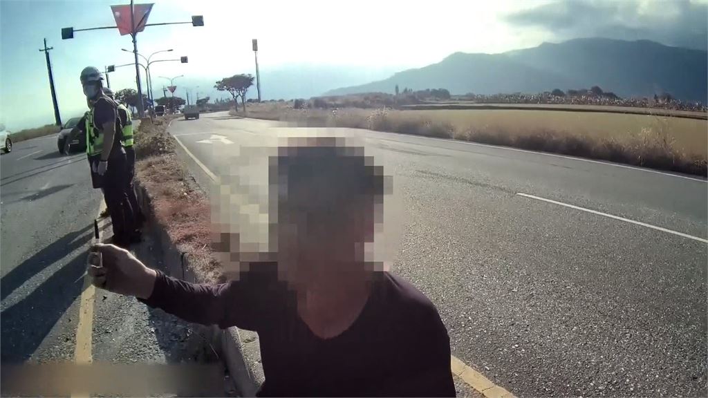 曳引車驚險擦撞畫面曝! 駕駛稱車禍後「喝酒壓驚」?