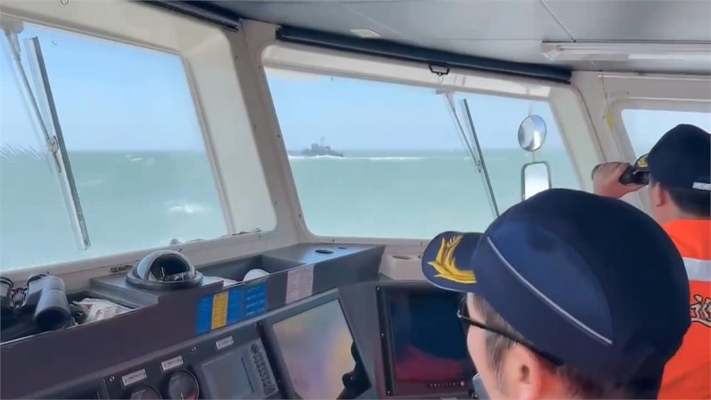 解放軍2艘補給船闖金門限制水域　海巡驅逐畫面曝光