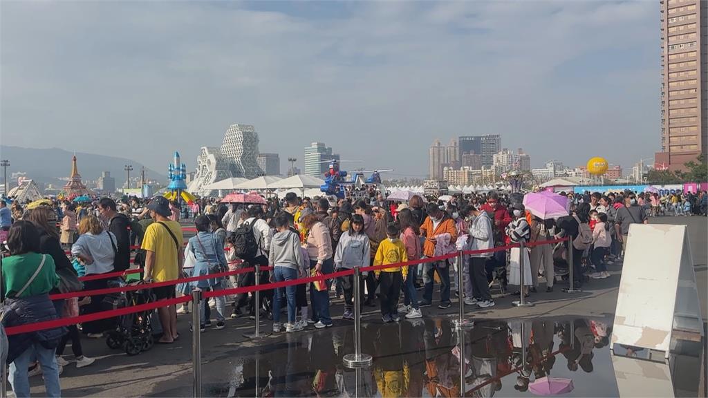 春節最熱門景點! 愛河吉伊卡哇吸人潮 冬日樂園小朋友放電