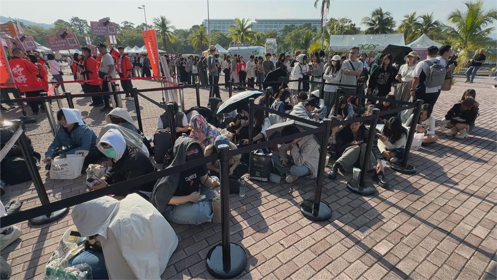 AAA頒獎典禮今登場! 粉絲聚集場外試手氣抽音樂節門票