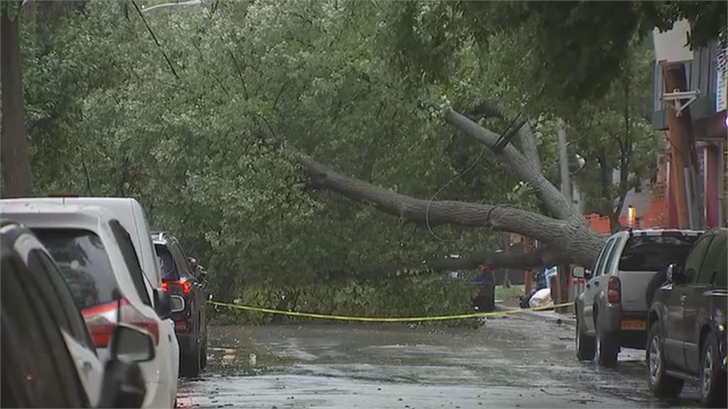 夏季風暴侵襲美國暴雨成災 紐約市泥水淹過成人腳踝