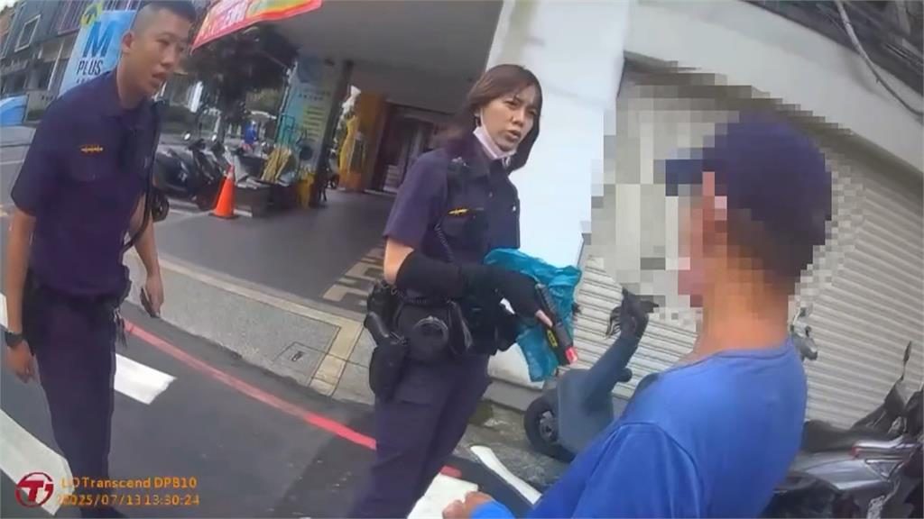 持水果刀永和街頭閒晃揮舞 阿伯被逮稱要去運動不記得