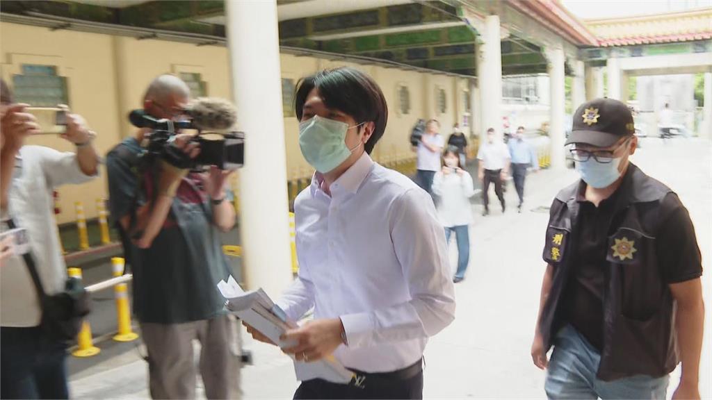 快新聞/三峽肇事翁今解剖追死因!僅大兒子到場「快閃躲媒體」