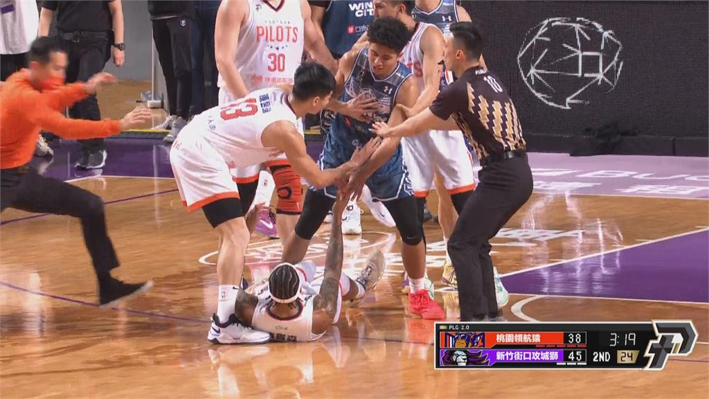 猿獅爆衝突兩球員驅逐 攻城獅主場大勝21分