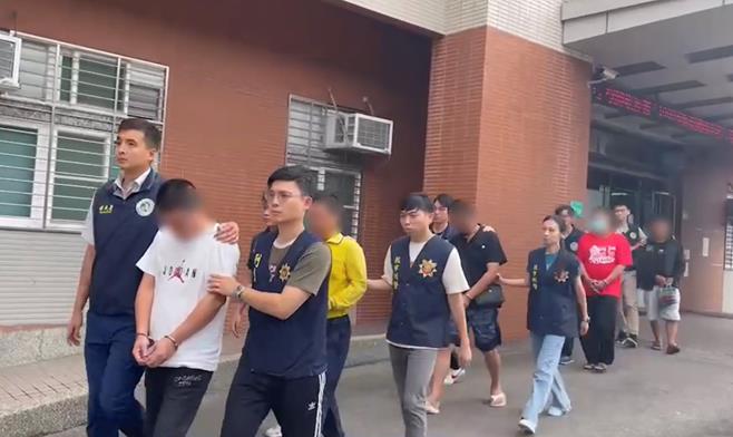 快新聞/歷年最大人蛇集團被逮了!至少掩護百餘人偷渡 傷台灣護照公信力