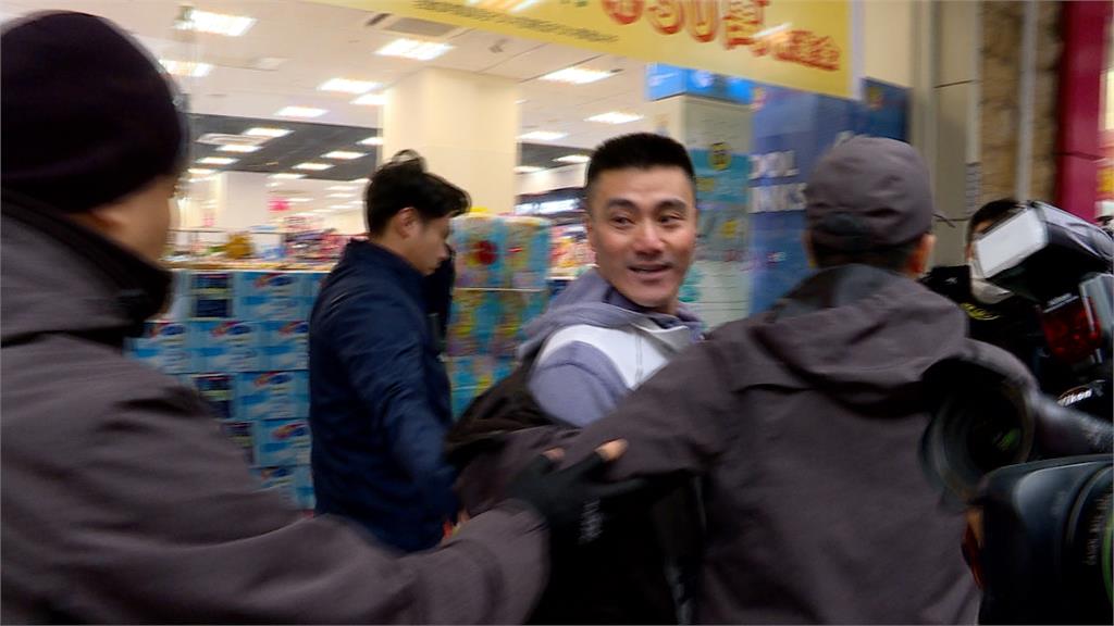 街頭宣講罷免李彥秀! 藍青年火爆鬧場 遭八炯、閩南狼反嗆