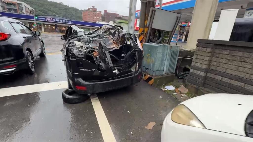 防颱沙包反「釀災」？袋子破裂樹酯流出害民眾慘摔