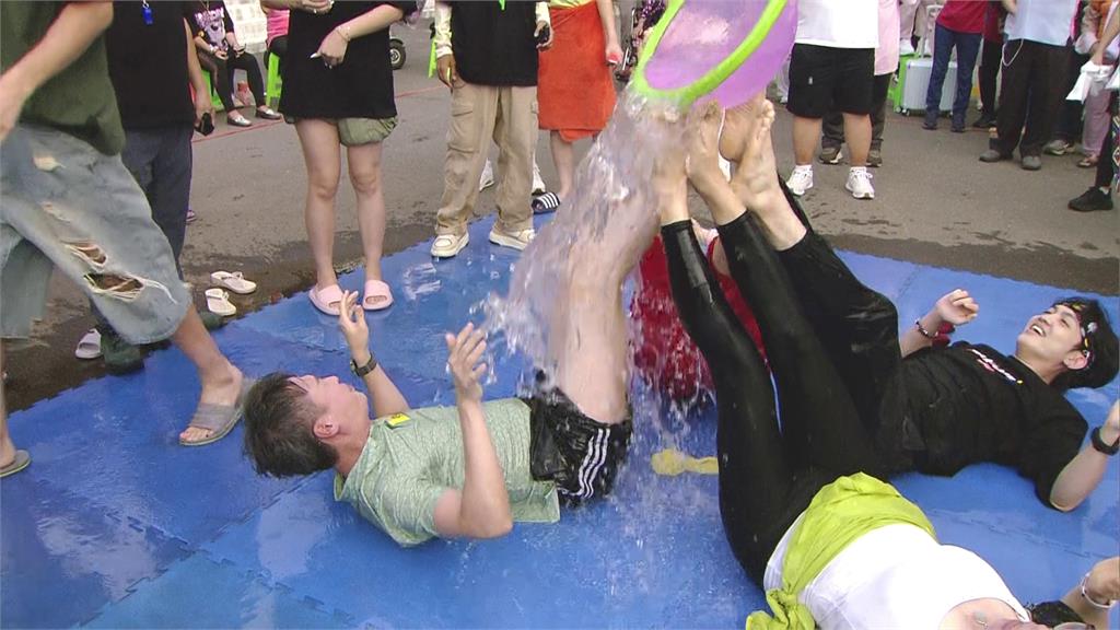 胡瓜錄影驚喊「幹什麼！」下一秒看見水桶拔腿就跑慌張畫面曝光