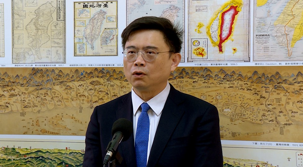 館長訪上海入返台急喊「阻止大罷免」 綠質疑:中共給的任務?