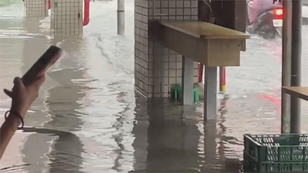 快訊／全台大雨狂炸！「這8縣市」明達停班課標準　氣象署最新風雨預測出爐