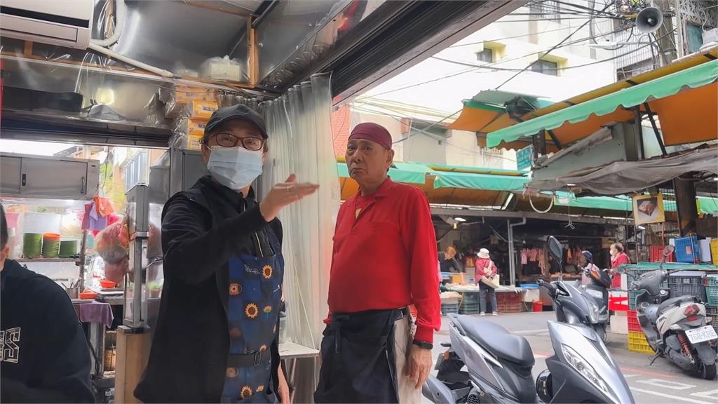 中國妹子來台享用道地早餐小吃 見機車族匆忙趕路過彎驚嘆:騎得好猛