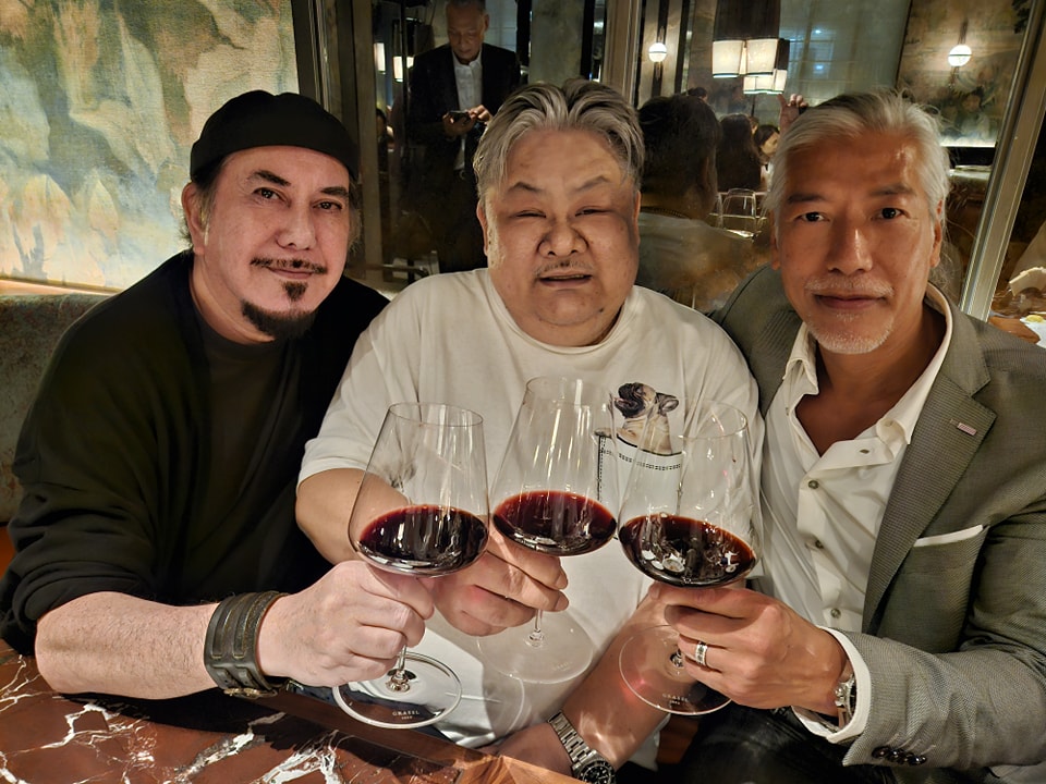 港片「神級」同框!周潤發+梁朝偉+劉嘉玲玩自拍全為「他」70大壽