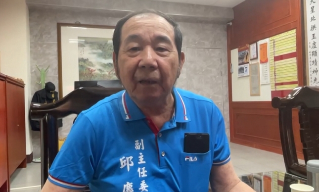 直播露餡? 許淑華率藍委鑽轎腳 疑似伸手喬位跪首排